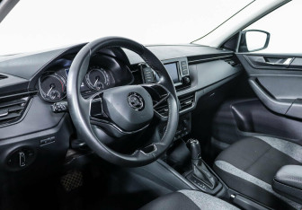 Подержанный автомобиль Skoda Rapid Liftback 2021 года (9 фото)