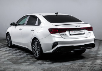 Подержанный автомобиль Kia Cerato Sedan 2022 года (7 фото)