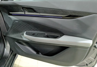 Подержанный автомобиль Changan UNI-V 2023 года (25 фото)