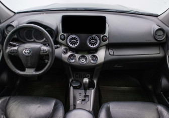 Подержанный автомобиль Toyota RAV4 2012 года (13 фото)