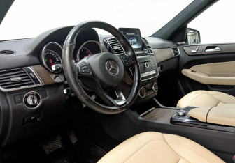 Подержанный автомобиль Mercedes-Benz GLE 2016 года (15 фото)