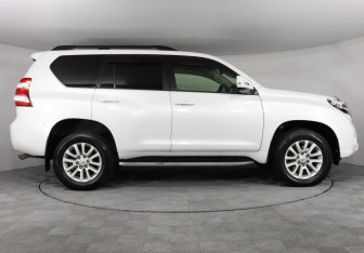 Подержанный автомобиль Toyota Land Cruiser Prado 2014 года (4 фото)
