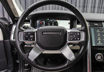 Подержанный автомобиль Land Rover Discovery 2022 года (17 фото)