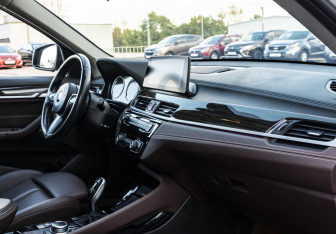 Подержанный автомобиль BMW X1 2021 года (15 фото)