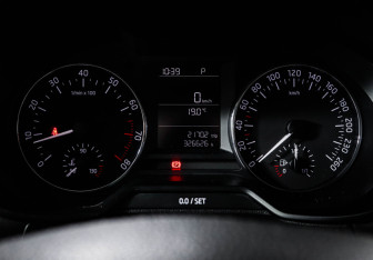 Подержанный автомобиль Skoda Octavia Liftback 2014 года (11 фото)