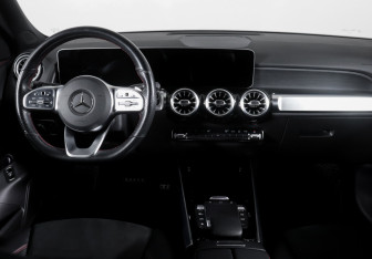 Подержанный автомобиль Mercedes-Benz GLB 2020 года (12 фото)