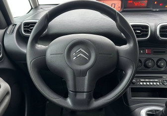 Подержанный автомобиль Citroen C3 Picasso 2012 года (12 фото)