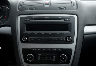Подержанный автомобиль Skoda Octavia Liftback 2012 года (17 фото)
