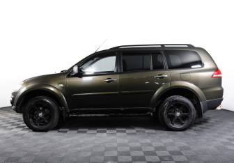 Подержанный автомобиль Mitsubishi Pajero Sport 2015 года (8 фото)