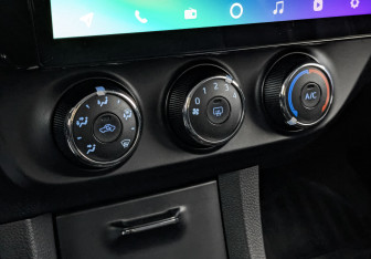 Подержанный автомобиль Toyota Corolla Sedan 2013 года (21 фото)