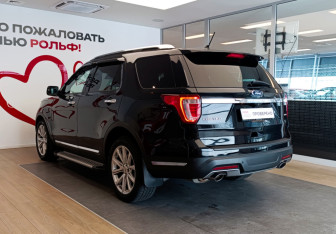Подержанный автомобиль Ford Explorer 2018 года (6 фото)