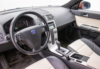 Подержанный автомобиль Volvo S40 2010 года (9 фото)