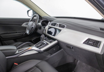 Подержанный автомобиль Geely Atlas 2021 года (9 фото)