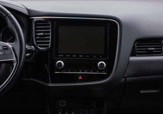 Подержанный автомобиль Mitsubishi Outlander 2021 года (15 фото)