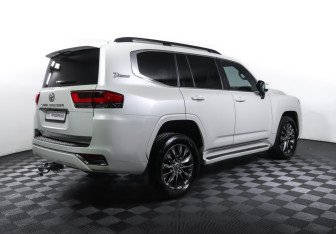 Подержанный автомобиль Toyota Land Cruiser Suv 2021 года (5 фото)