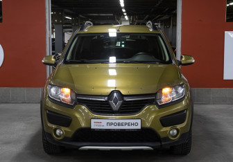 Подержанный автомобиль Renault Sandero 2016 года (2 фото)