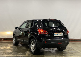 Подержанный автомобиль Nissan Qashqai 2007 года (7 фото)