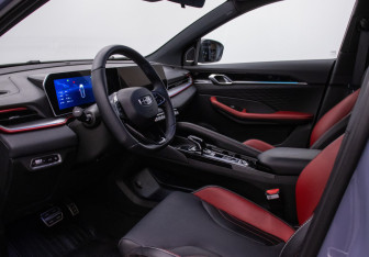 Подержанный автомобиль Geely Coolray 2024 года (10 фото)