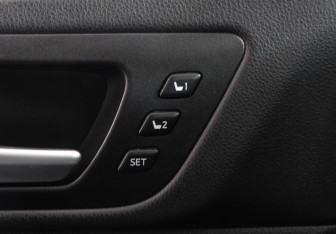 Подержанный автомобиль Toyota Highlander 2014 года (16 фото)