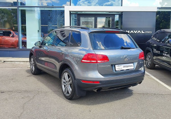 Подержанный автомобиль Volkswagen Touareg 2014 года (7 фото)