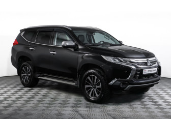 Подержанный автомобиль Mitsubishi Pajero Sport 2017 года (3 фото)