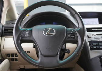 Подержанный автомобиль Lexus RX 2010 года (17 фото)