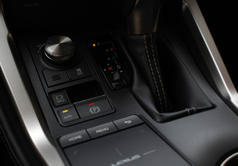 Подержанный автомобиль Lexus NX 2020 года (18 фото)