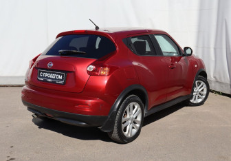 Подержанный автомобиль Nissan Juke 2011 года (4 фото)