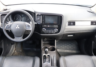 Подержанный автомобиль Mitsubishi Outlander 2012 года (13 фото)