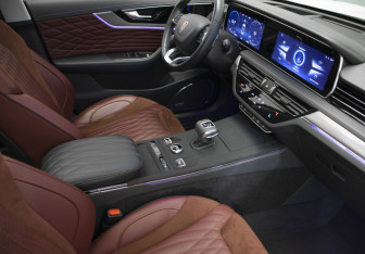 Подержанный автомобиль Hongqi HS5 2023 года (31 фото)