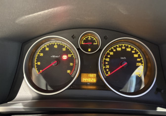 Подержанный автомобиль Opel Zafira Compactvan 2012 года (10 фото)