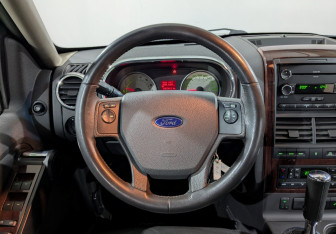 Подержанный автомобиль Ford Explorer 2008 года (25 фото)