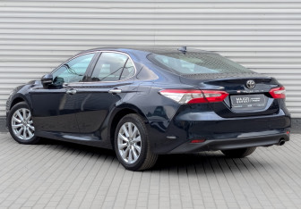 Подержанный автомобиль Toyota Camry Sedan 2018 года (7 фото)