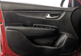 Подержанный автомобиль Kia Rio Hatchback 2019 года (19 фото)