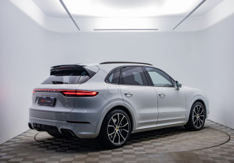 Подержанный автомобиль Porsche Cayenne 2018 года (5 фото)