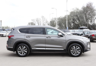 Подержанный автомобиль Hyundai Santa Fe 2018 года (4 фото)