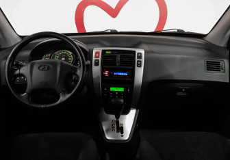 Подержанный автомобиль Hyundai Tucson 2007 года (8 фото)