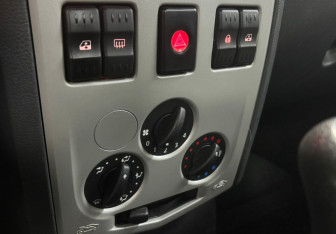 Подержанный автомобиль Renault Logan Sedan 2009 года (14 фото)