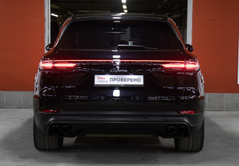 Подержанный автомобиль Porsche Cayenne 2018 года (6 фото)