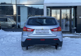 Подержанный автомобиль Mitsubishi ASX 2012 года (6 фото)