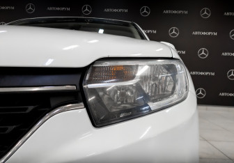Подержанный автомобиль Renault Logan Sedan 2022 года (17 фото)