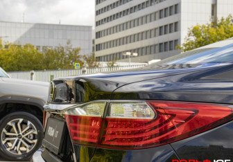 Подержанный автомобиль Lexus ES 2013 года (33 фото)