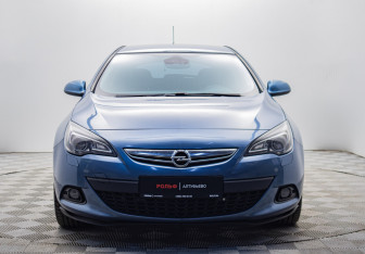 Подержанный автомобиль Opel Astra Hatchback 2013 года (8 фото)