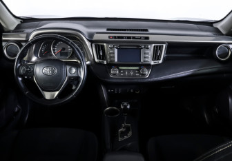 Подержанный автомобиль Toyota RAV4 2013 года (12 фото)
