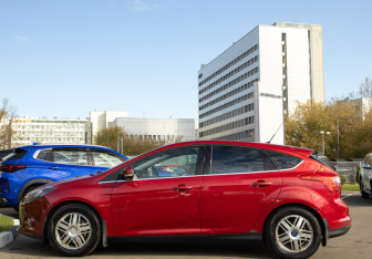 Подержанный автомобиль Ford Focus Hatchback 2012 года (6 фото)