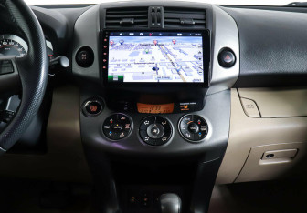 Подержанный автомобиль Toyota RAV4 2010 года (12 фото)