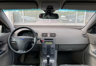 Подержанный автомобиль Volvo C30 2008 года (11 фото)