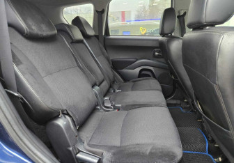 Подержанный автомобиль Peugeot 4007 2009 года (11 фото)