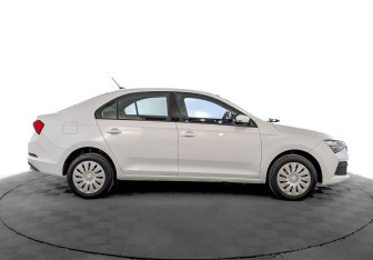 Подержанный автомобиль Skoda Rapid Liftback 2021 года (4 фото)