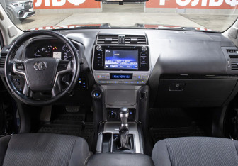 Подержанный автомобиль Toyota Land Cruiser Prado 2019 года (14 фото)